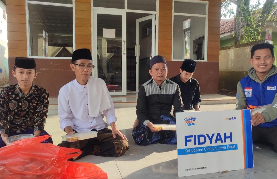 DT Peduli Cianjur Salurkan Fidyah ke Pondok Pesantren Addimpathipah
