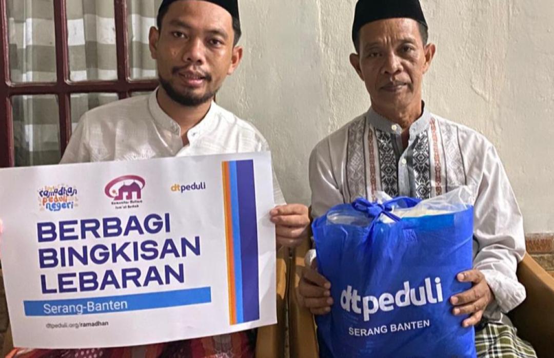 DT Peduli Serang Sinergi dengan Komunitas Mutiara Jumat Berkah Berbagi Bingkisan Lebaran 