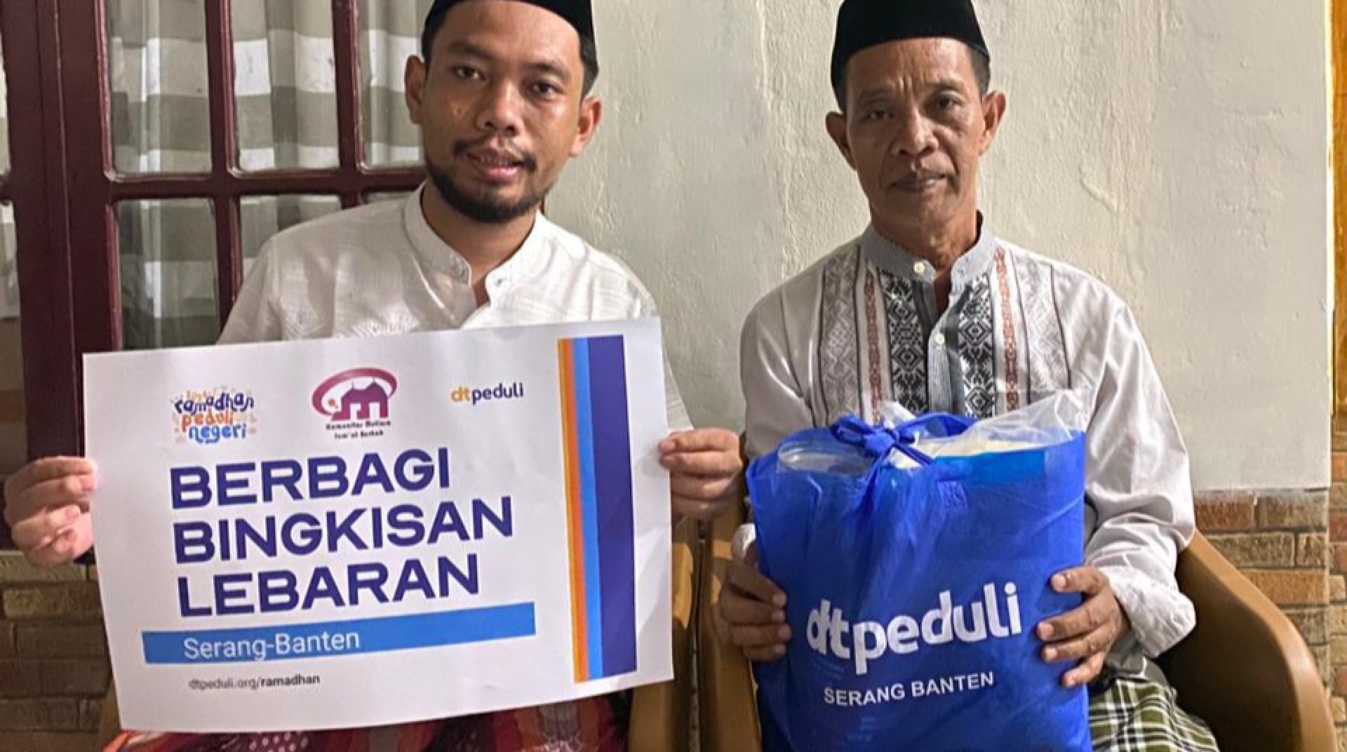 DT Peduli Serang Sinergi dengan Komunitas Mutiara Jumat Berkah Berbagi Bingkisan Lebaran 