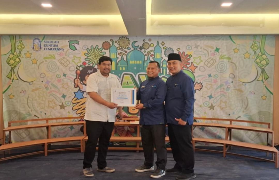 Tanamkan Nilai Kepedulian Sejak Dini, SD Kuntum Cemerlang Salurkan Infak dan Sedekah Melalui DT Peduli Bandung 