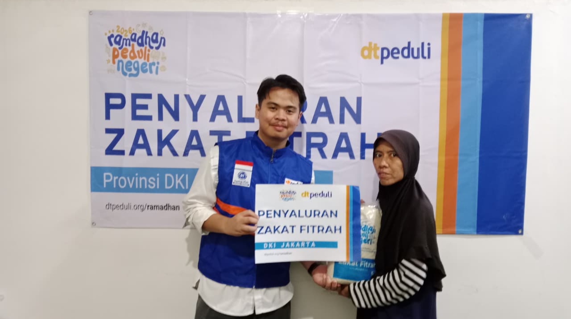 Tunaikan Amanah Muzaki, DT Peduli Jakarta Sukses Salurkan Ratusan Paket Zakat Fitrah