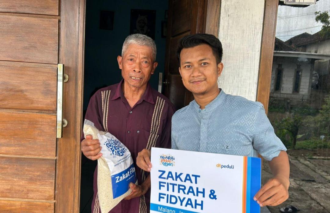 Salurkan Zakat Fitrah Jelang Idulfitri, DT Peduli Malang Bahagiakan Masyarakat di Kecamatan Wagir 