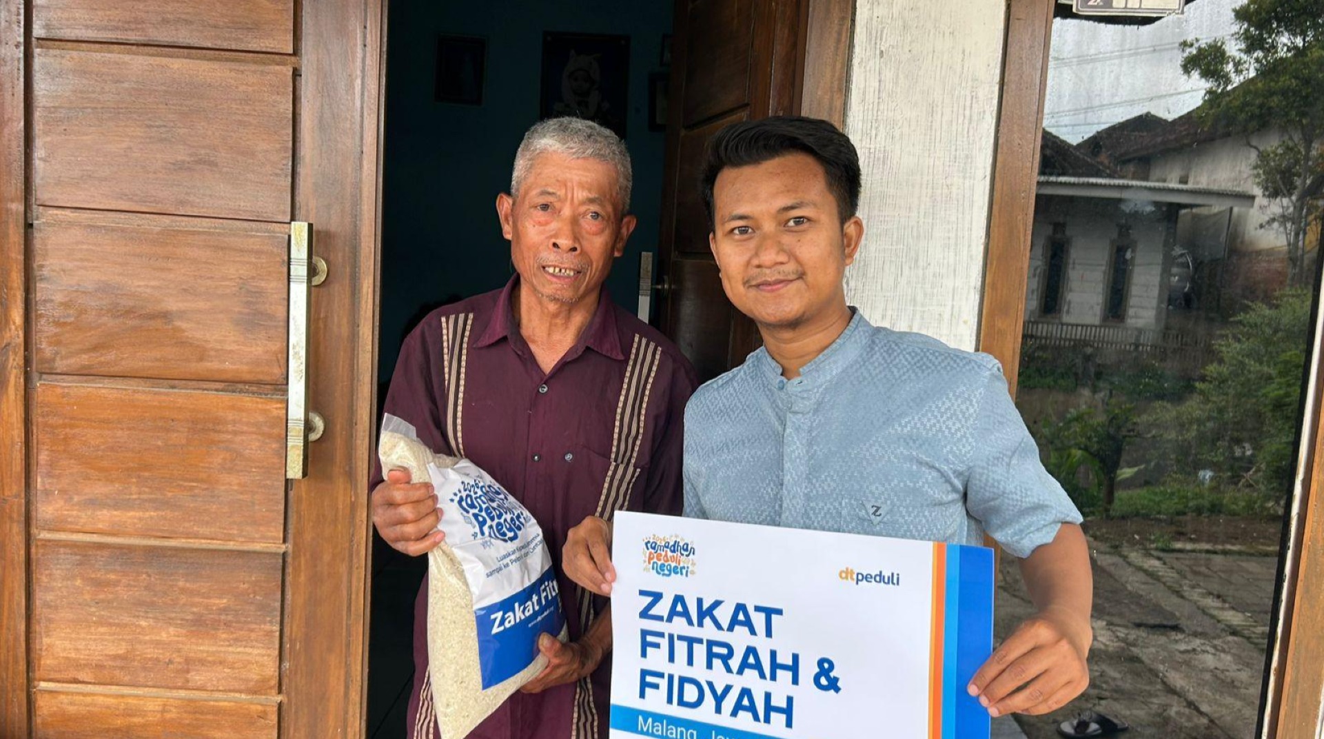 Salurkan Zakat Fitrah Jelang Idulfitri, DT Peduli Malang Bahagiakan Masyarakat di Kecamatan Wagir 
