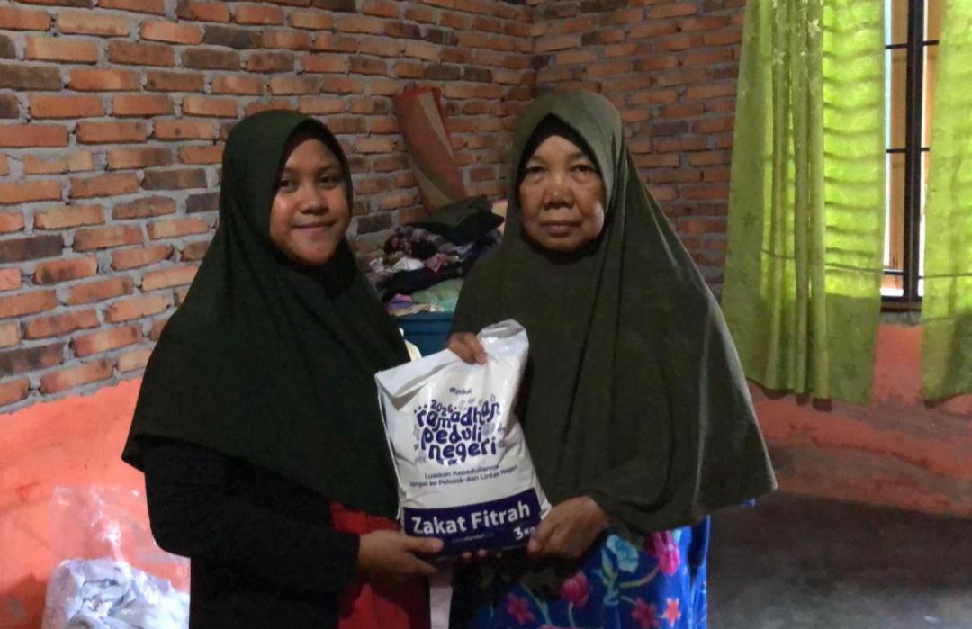 Tebar Kebaikan di Akhir Ramadhan, DT Peduli Sumut Salurkan Zakat Fitrah di Kabupaten Langkat 