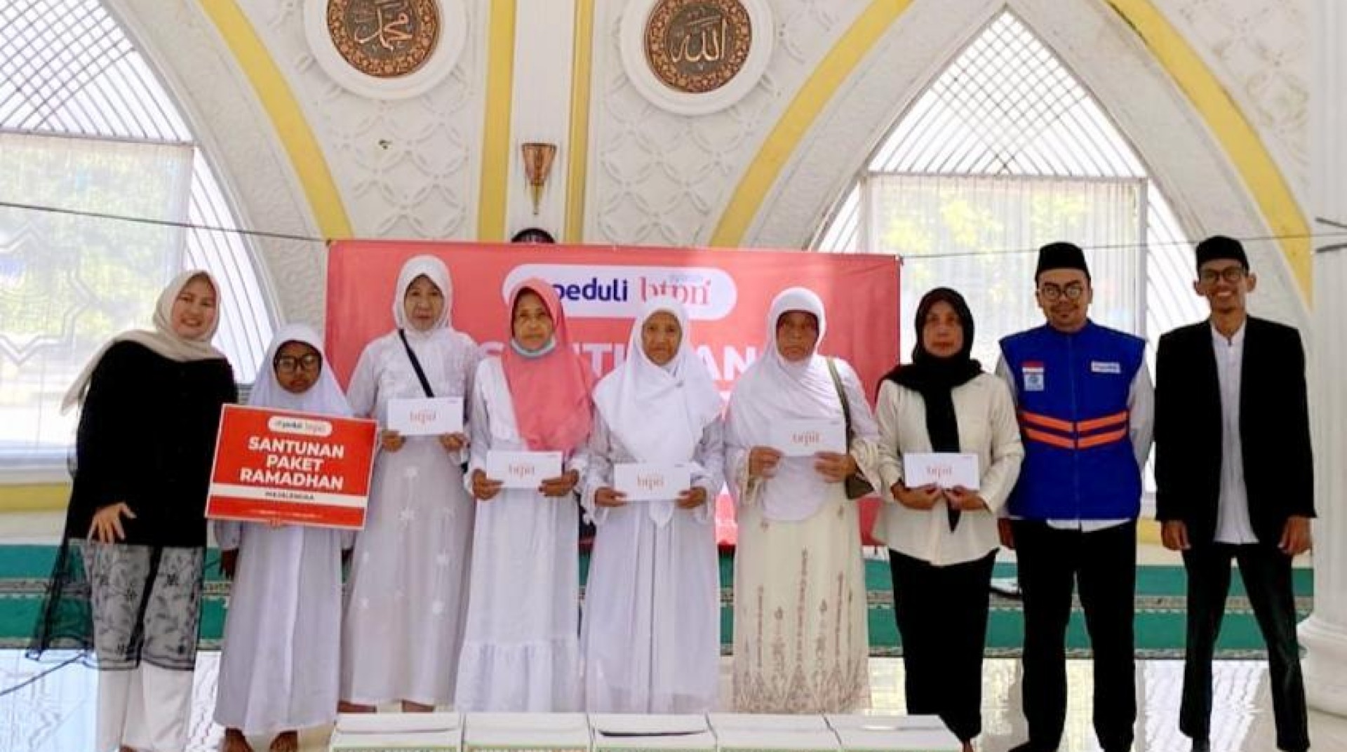 Sambut Idulfitri, BTPN Syariah Jabar 9 Sinergi dengan DT Peduli Cirebon Salurkan Bingkisan Lebaran untuk Nasabah 