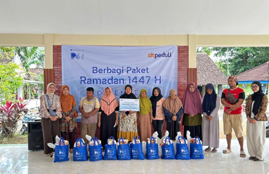 Sinergi Kebaikan, DT Peduli Malang dan PT Paragon Salurkan Bingkisan Lebaran di Wilayah Tapal Kuda 