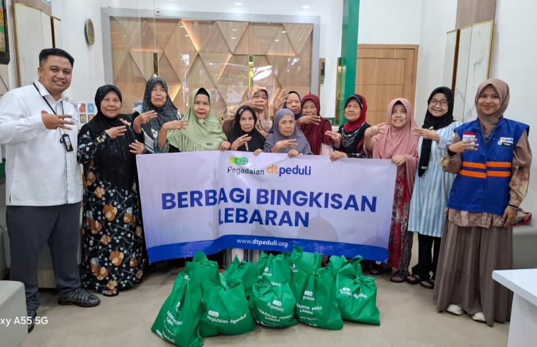 Pegadaian UPC Kalibata Salurkan Paket Bingkisan Lebaran Melalui DT Peduli Jakarta 