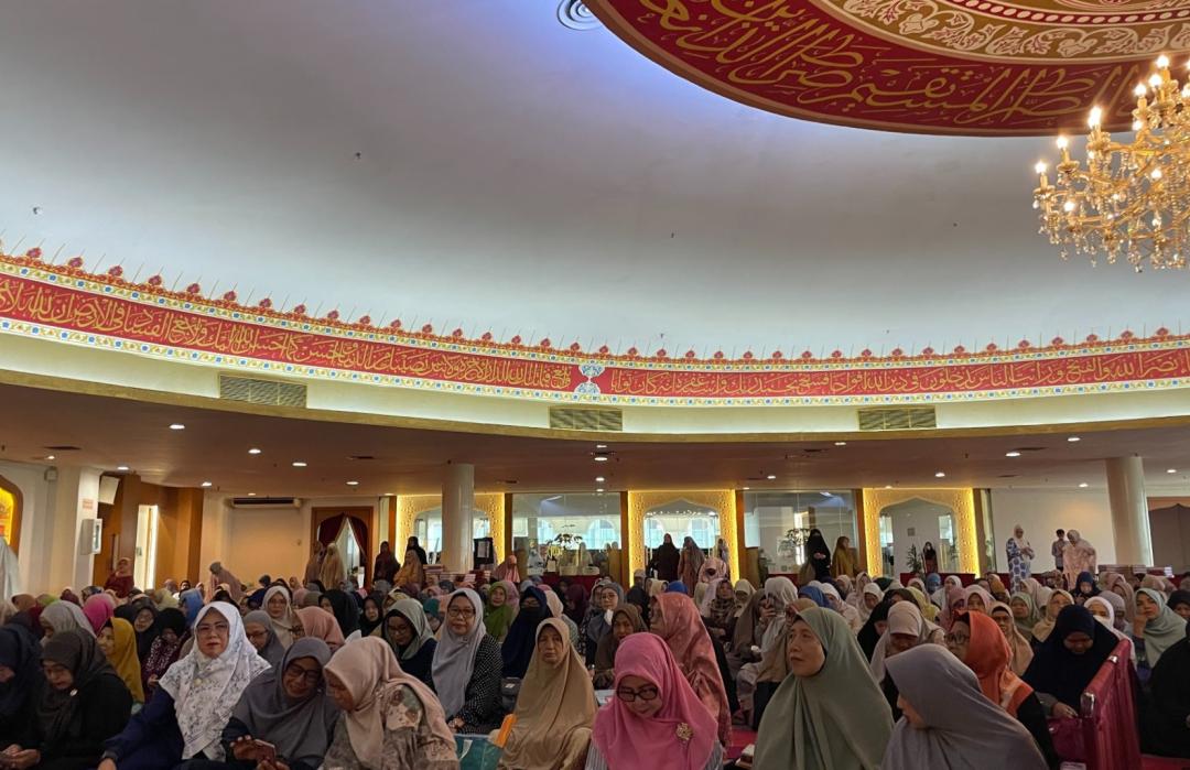   Jamaah Padati Kajian Al-Hikam dan Halal Bi Halal Bersama Aa Gym di Masjid Alatief Pasar Raya Blok M 