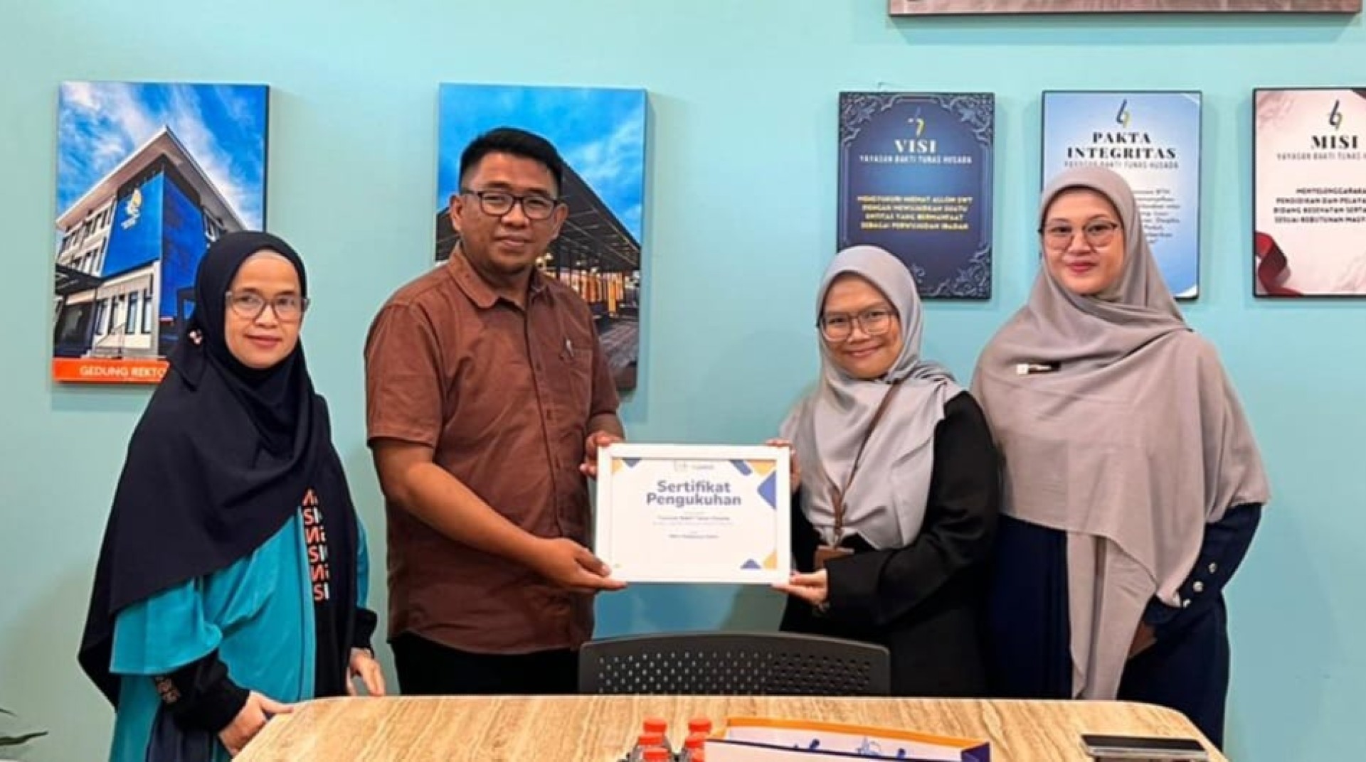 Perkuat Sinergi dan Optimalisasi, DT Peduli Tasikmalaya Serahkan Sertifikat Pengukuhan Mitra Pengelola Zakat Bakti Tuna Husada  