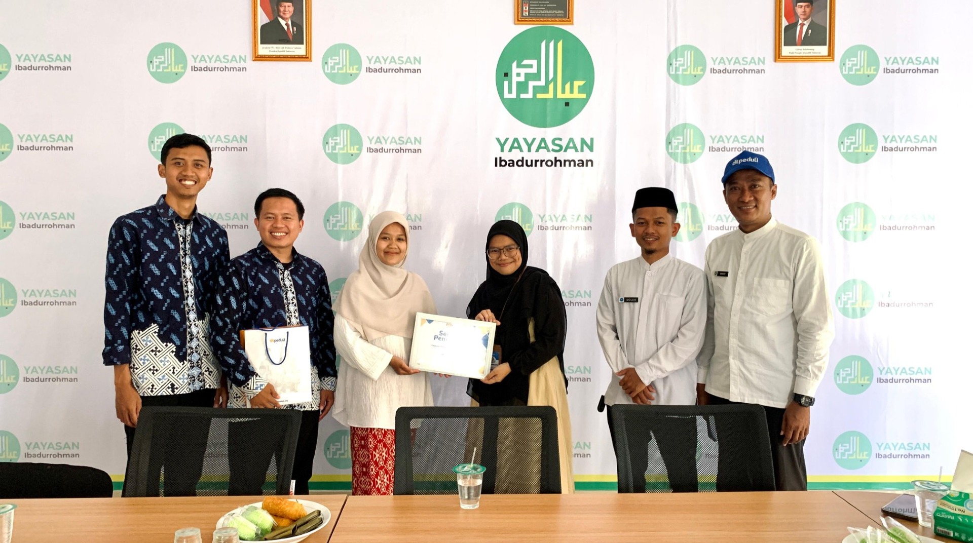 Perpanjang Kerja Sama, DT Peduli Tasikmalaya Serahkan Sertifikat Pengukuhan Mitra Pengelola Zakat untuk Yayasan Ibadurrohman Peduli Nusantara 