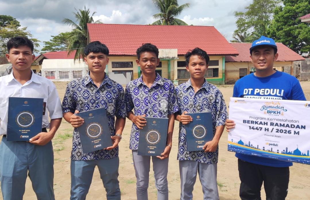 BPKH dan DT Peduli Aceh Salurkan 1.000 Mushaf Al-Qur’an untuk Sekolah Terdampak Banjir di Pidie Jaya