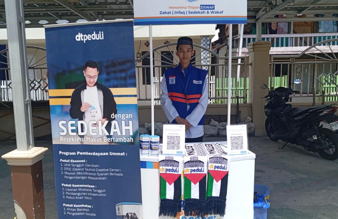 Hadirkan Gerai ZISWAF di Masjid Jami Qomaruddin, DT Peduli Kalsel Ajak Jamaah Raih Berkah Jumat