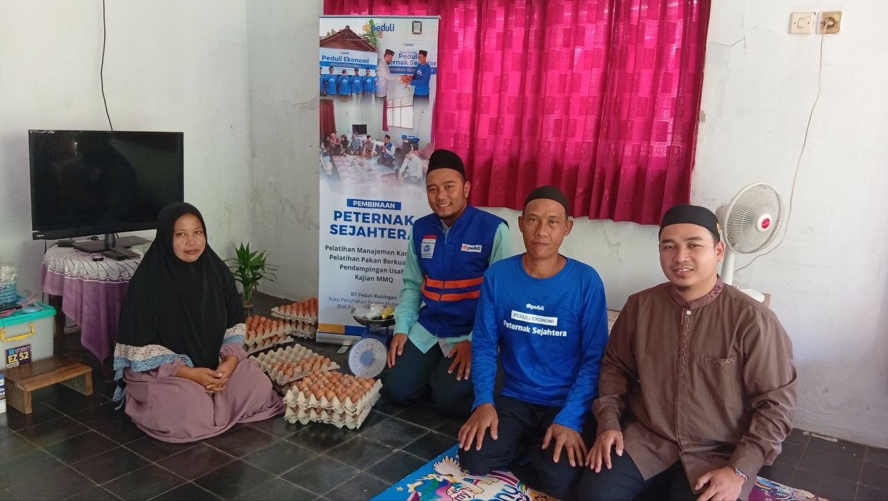 DT Peduli Kuningan Gelar Kegiatan Pembinaan Peternak Ayam Petelur di Cidahu