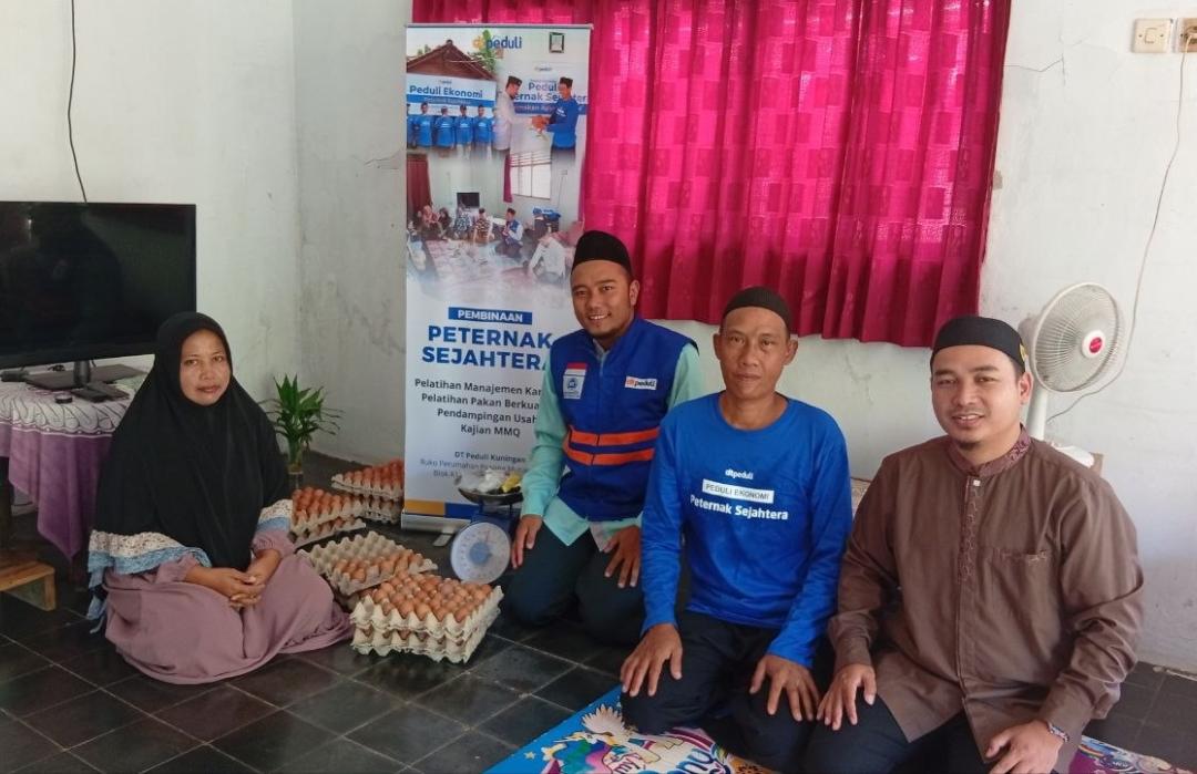 DT Peduli Kuningan Gelar Kegiatan Pembinaan Peternak Ayam Petelur di Cidahu