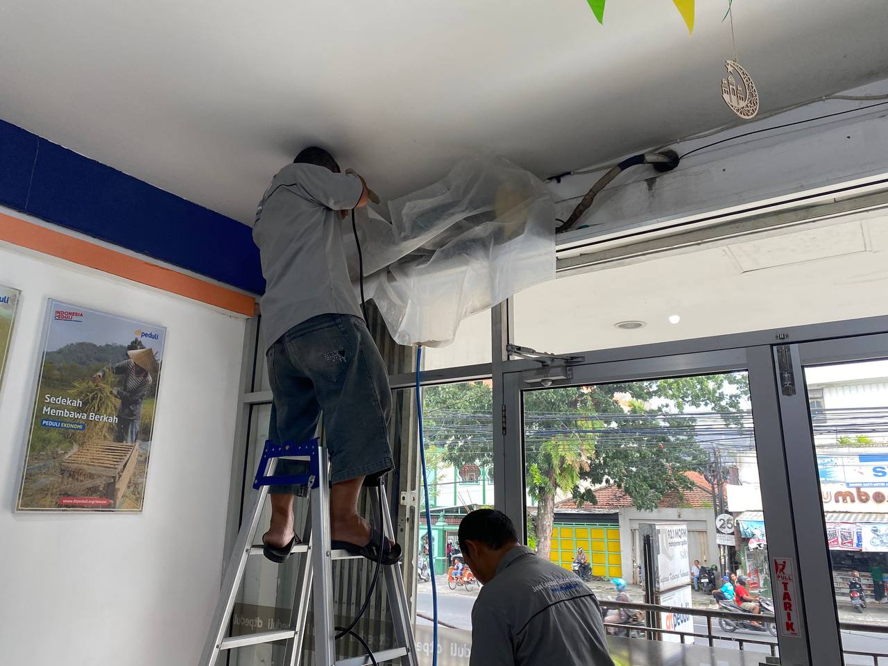 Peserta Pelatihan Teknisi Mesin AC, Praktik Kerja di Kantor DT Peduli Solo 