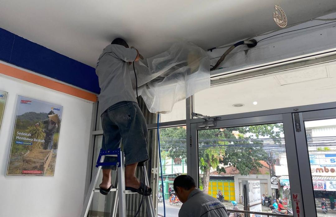 Peserta Pelatihan Teknisi Mesin AC, Praktik Kerja di Kantor DT Peduli Solo 