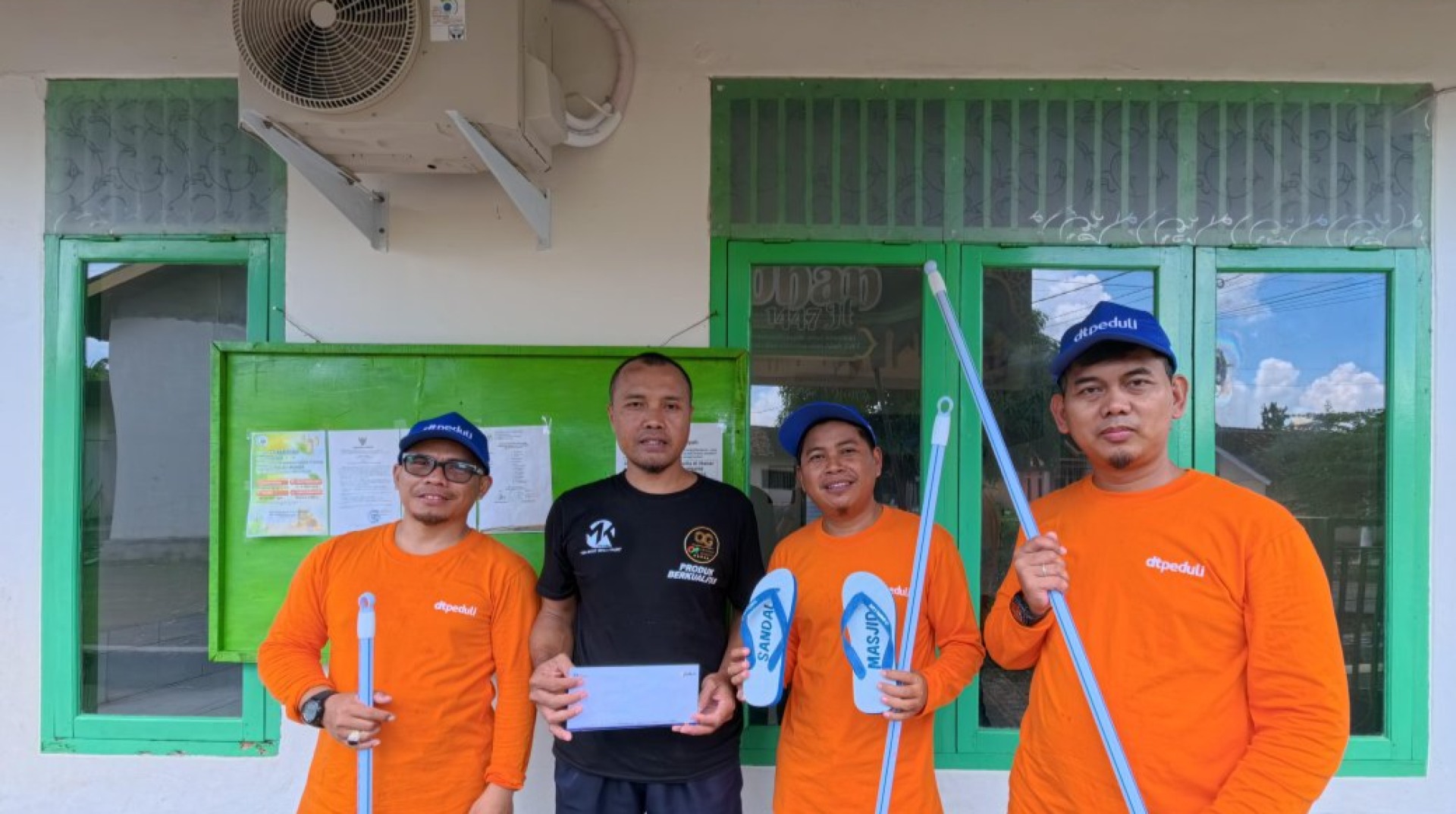 DT Peduli Metro Gelar Aksi Aku Cinta Masjid (ACM) di Mushola Al Manar 