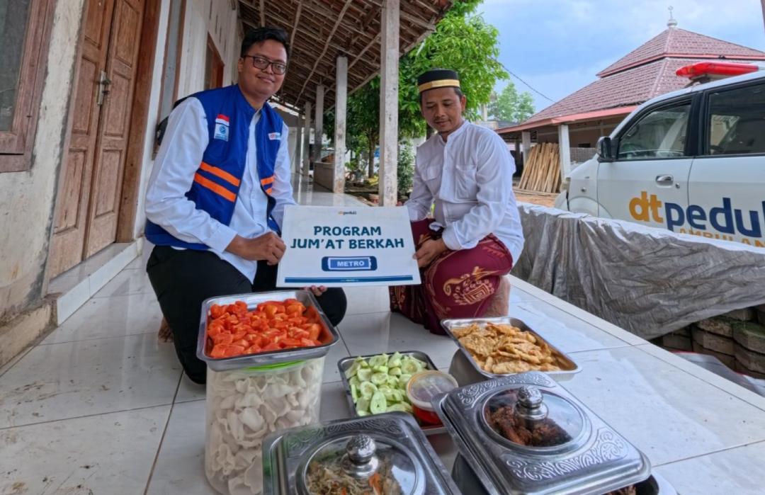 DT Peduli Metro Salurkan Jumat Berkah untuk Ratusan Santri SLB Tri Bhakti 