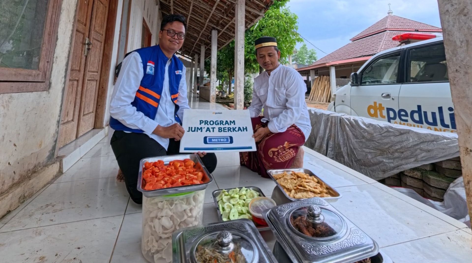 DT Peduli Metro Salurkan Jumat Berkah untuk Ratusan Santri SLB Tri Bhakti 