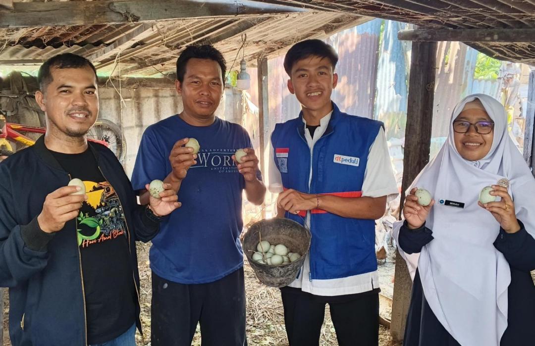 Pacu Produktivitas Telur, DT Peduli Sulsel Pantau Langsung 200 Bebek di Kampung Zakat Malewang