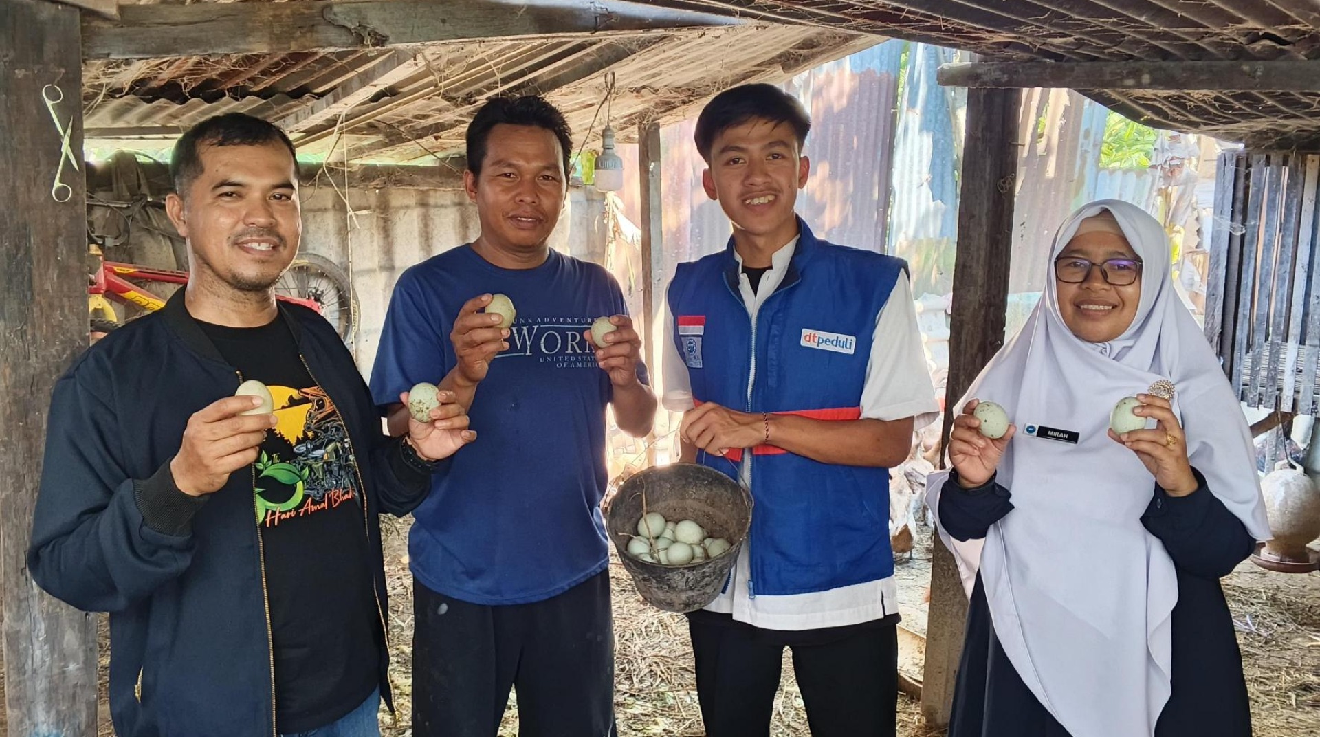 Pacu Produktivitas Telur, DT Peduli Sulsel Pantau Langsung 200 Bebek di Kampung Zakat Malewang