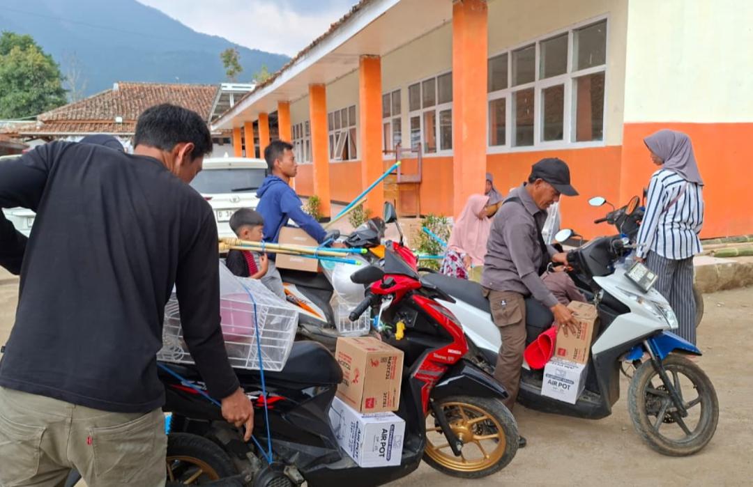 DT Peduli Bandung Bersama Donatur Salurkan Bantuan untuk Warga Terdampak Longsor di Cisarua