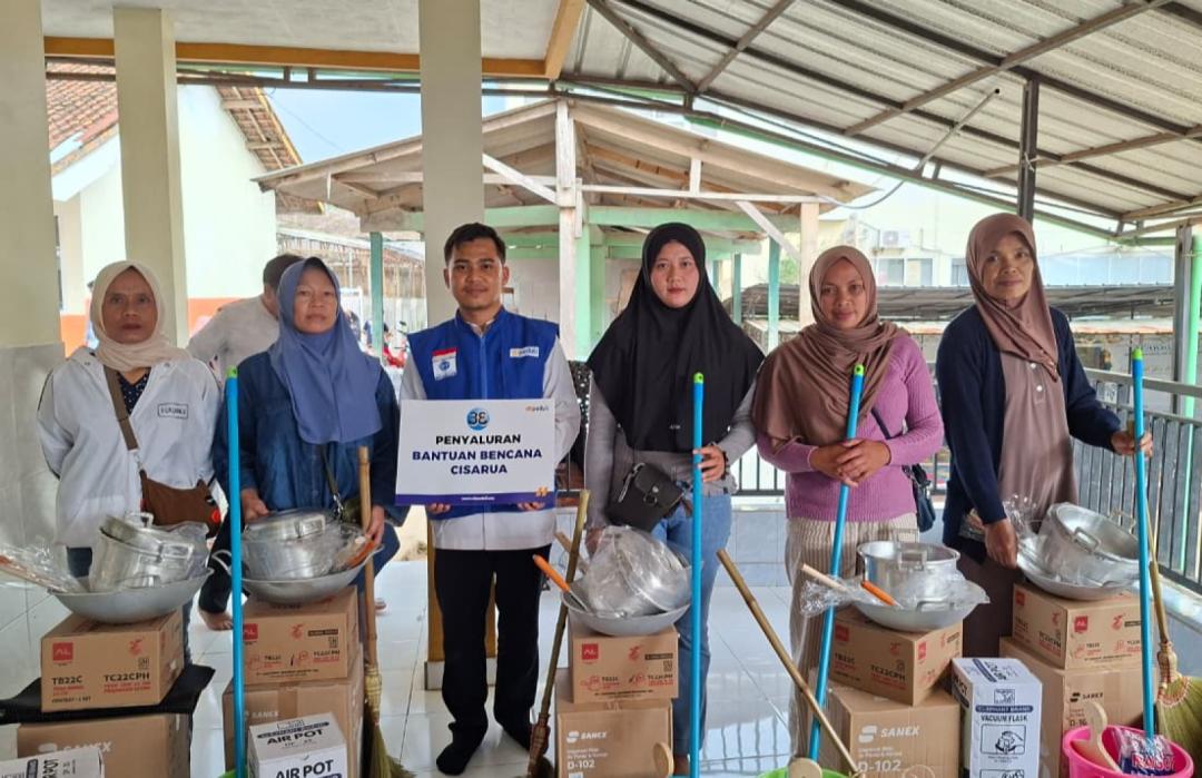 Salurkan Bantuan Perabot Rumah Tangga, DT Peduli Bandung dan PT. Salsa Beri Harapan Baru Bagi Warga Terdampak Bencana di Cisarua 
