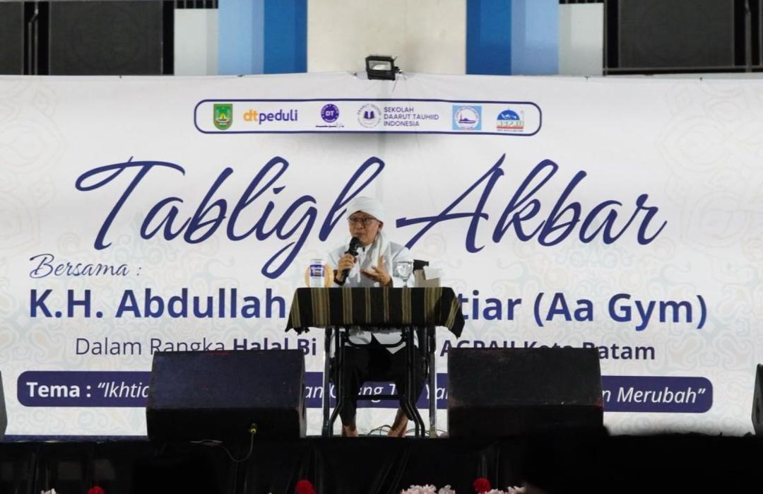 Safari Dakwah di Batam, Aa Gym Tekankan Pentingnya Menata Hati dan Kesehatan 