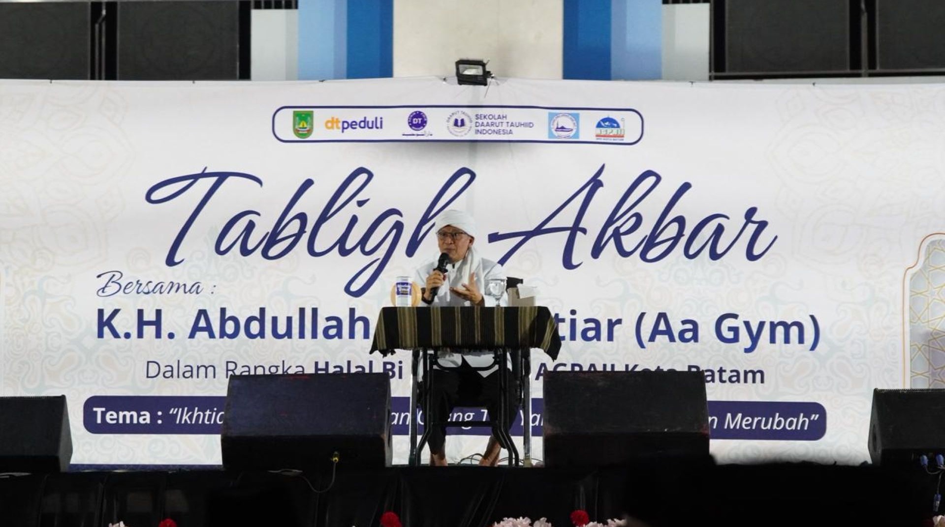 Safari Dakwah di Batam, Aa Gym Tekankan Pentingnya Menata Hati dan Kesehatan 