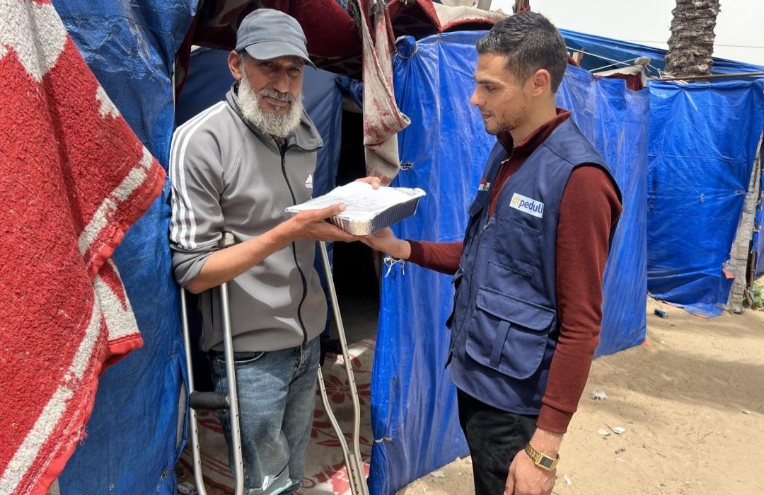DT Peduli Salurkan Ratusan Paket Hotmeal untuk Pengungsi Disabilitas di Gaza 