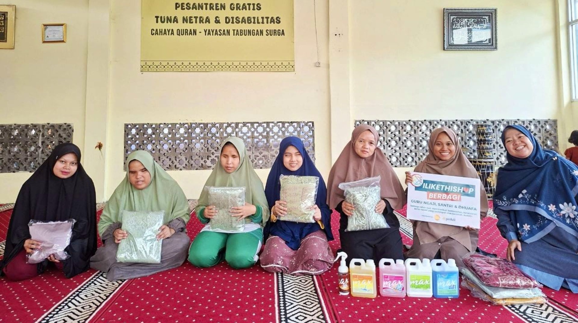 Hangatkan Harapan, DT Peduli Bogor Salurkan Pakaian dan Hygiene Kit untuk Santri Disabilitas Cahaya Qur’an Ciampea 
