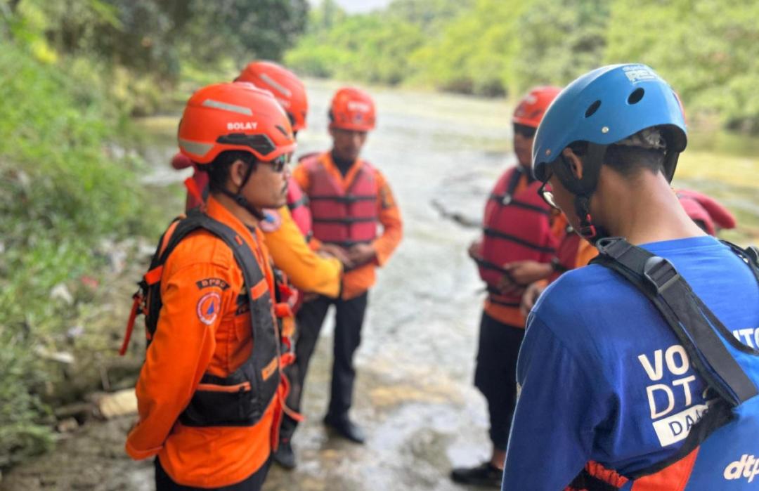 Tidak Menyerah! Tim Relawan DT Peduli Bogor Bersama Tim SAR Gabungan Terus Lakukan Pencarian Korban Hanyut 