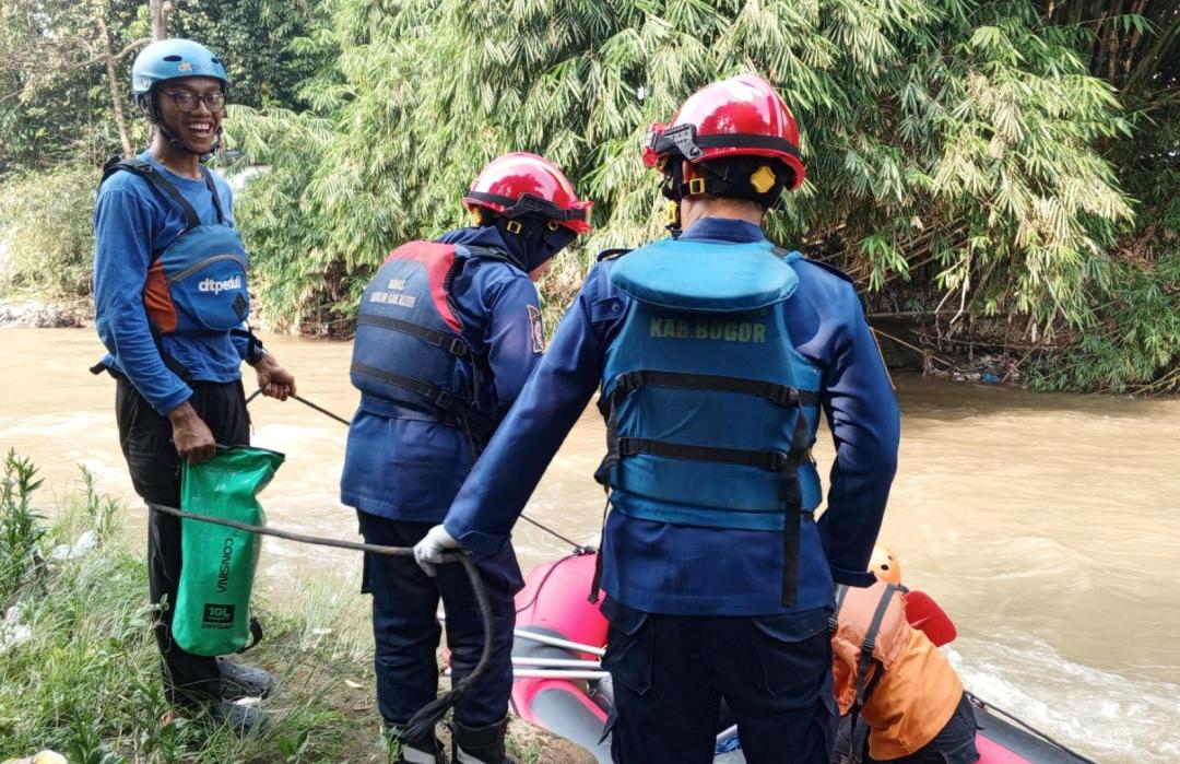 DT Peduli Bogor dan Tim SAR Gabungan Lakukan Pencarian Intensif Anak yang Hanyut di Sungai Ciliwung