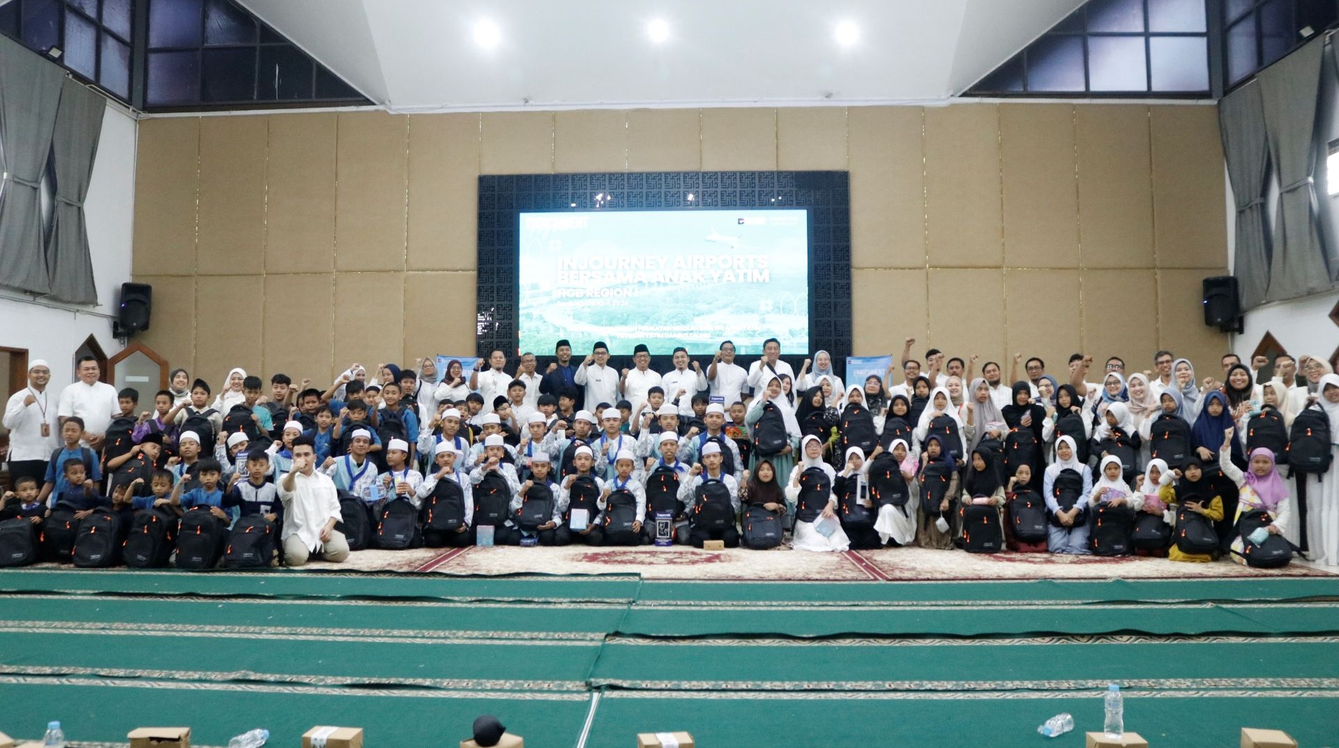 Tebar Kepedulian dan Harapan, PT Angkasa Pura Indonesia Bersama DT Peduli Bandung Santuni Anak Yatim 