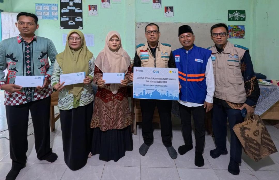 DT Peduli Metro dan YBM PLN Metro Salurkan Bantuan untuk Guru Honorer dan Nakes di Way Jepara 