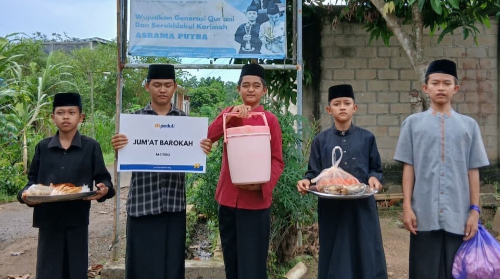 DT Peduli Metro Salurkan Program Jumat Barokah di Baitul Quran Madani 