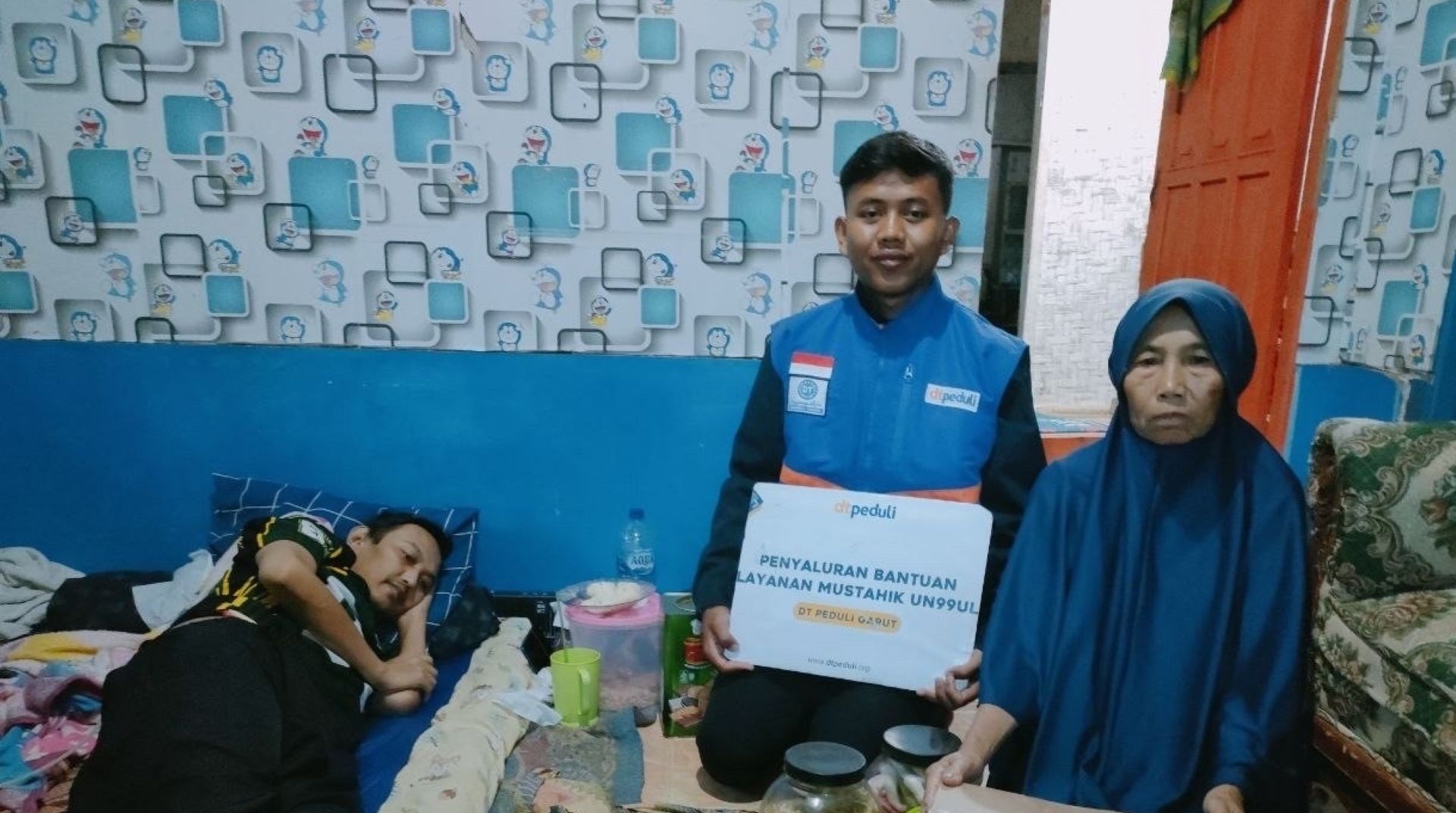 DT Peduli Garut Salurkan Bantuan Kemanusiaan untuk Pepen Supendi yang Mengalami Kelumpuhan 