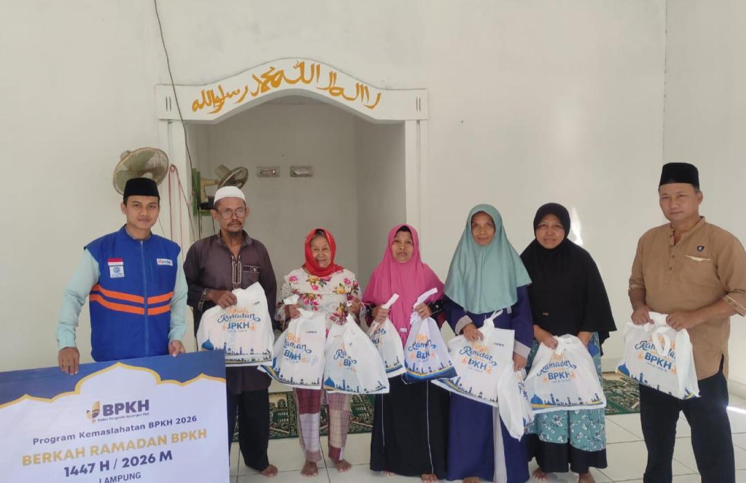 DT Peduli Lampung dan BPKH Salurkan Paket Ibadah untuk Jamaah Masjid Al Muttaqin Way Kanan 