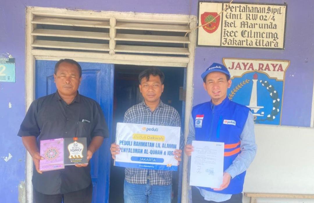 Terangi Pelosok Jakarta dengan Kalam Ilahi, DT Peduli Salurkan Ratusan Al-Qur’an dan Iqro di Marunda 