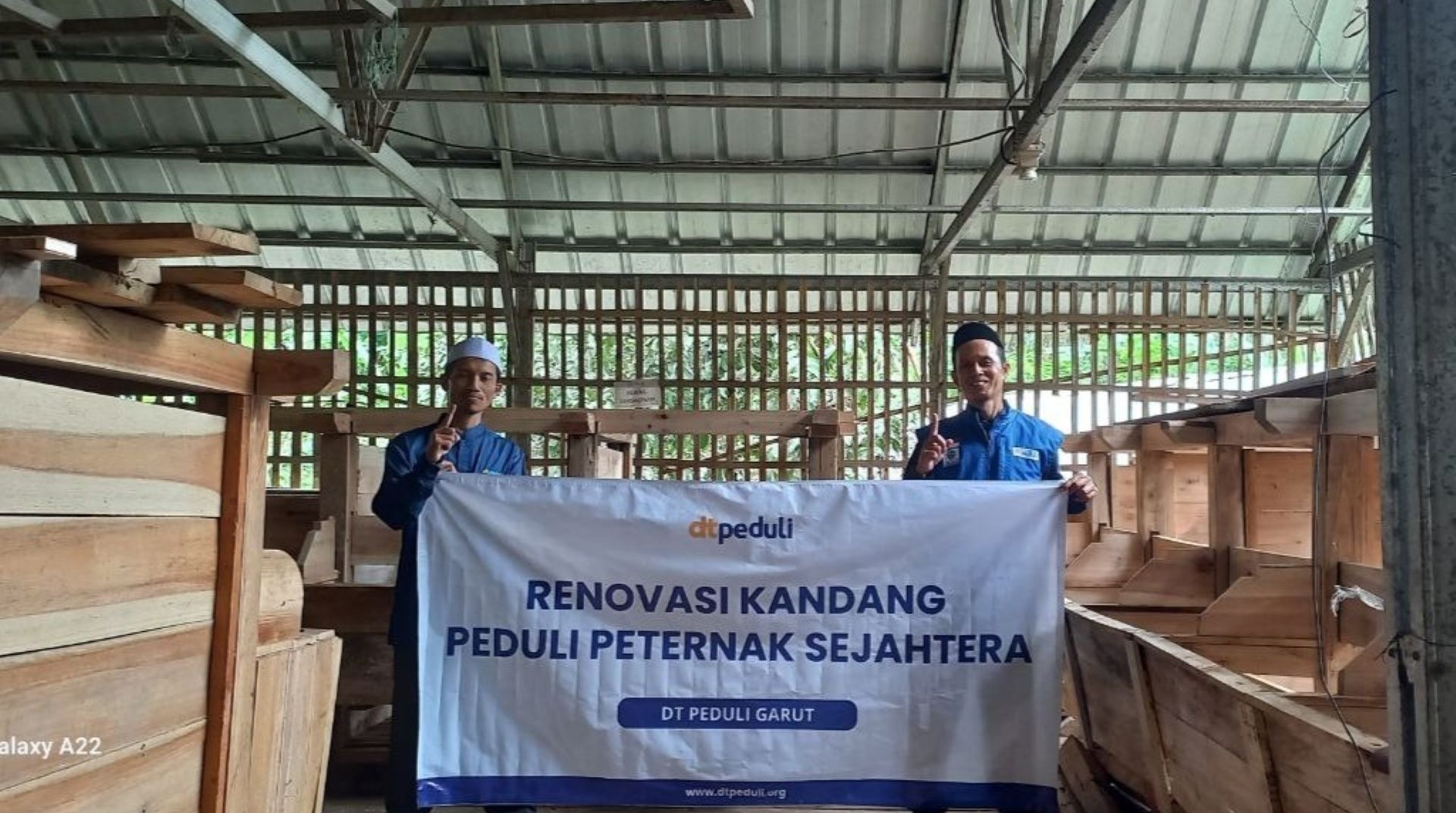 Tingkatkan Program Peternak Sejahtera, DT Peduli Garut Lakukan Revitalisasi Kandang Domba 