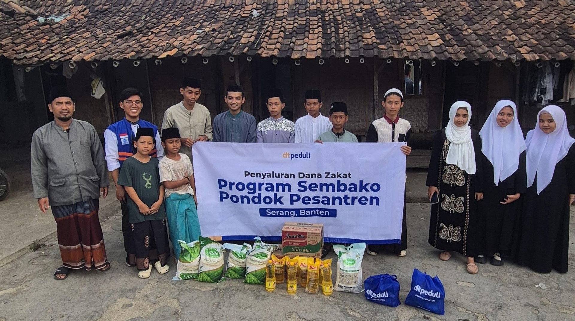 DT Peduli Serang Salurkan Sembako untuk Pesantren Riyadus Sa’adah