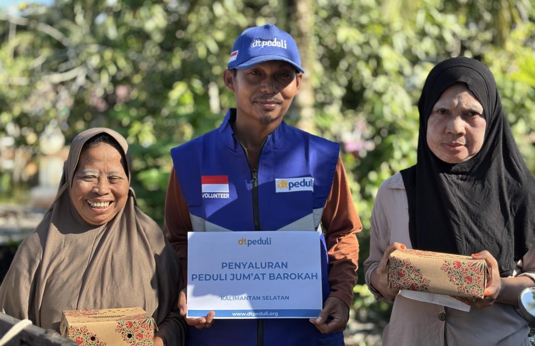DT Peduli Kalsel Kembali Sukses Laksanakan Program Jumat Barokah, Ratusan Nasi Kotak Diterima Warga Barito Kuala