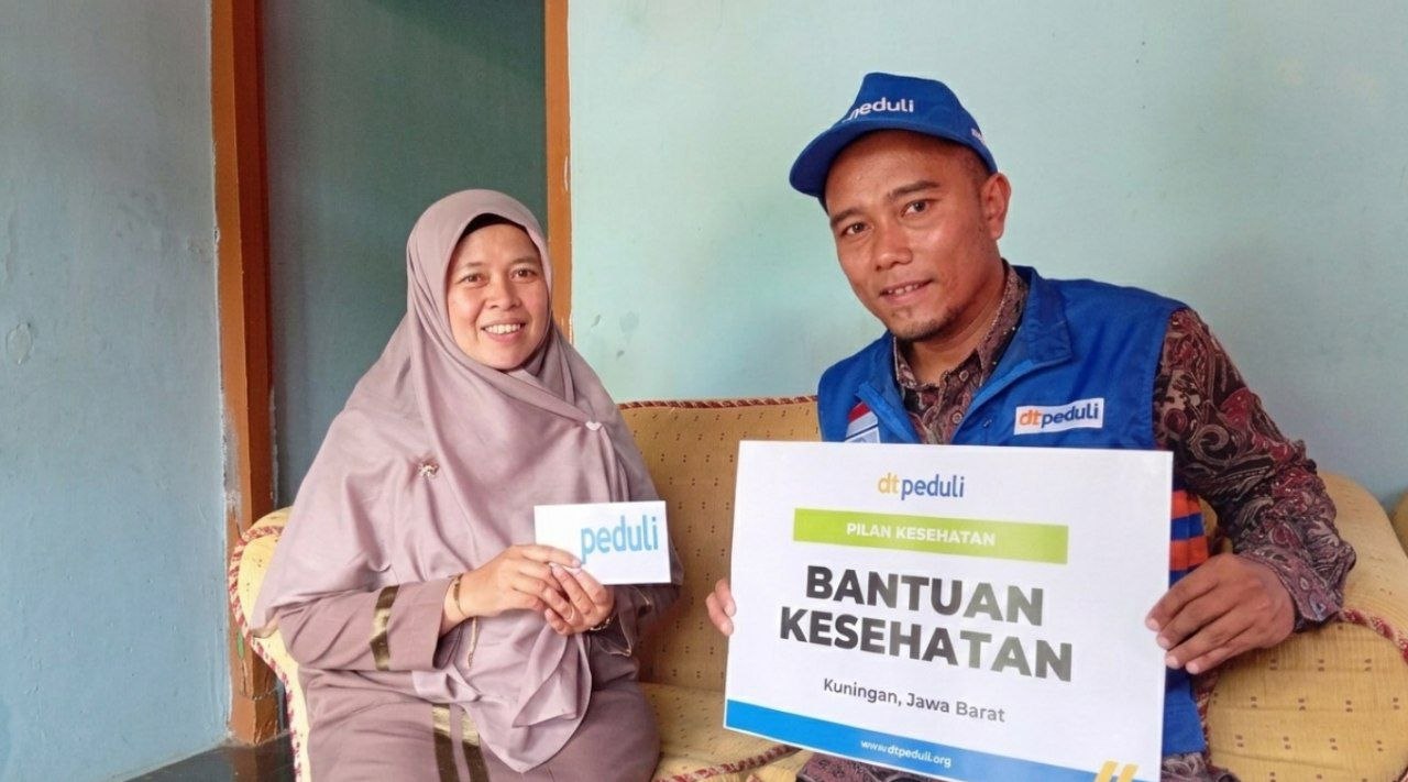 DT Peduli Kuningan Salurkan Bantuan Biaya Kesehatan untuk Penerima Manfaat di Desa Sindangagung dan Cipicung 