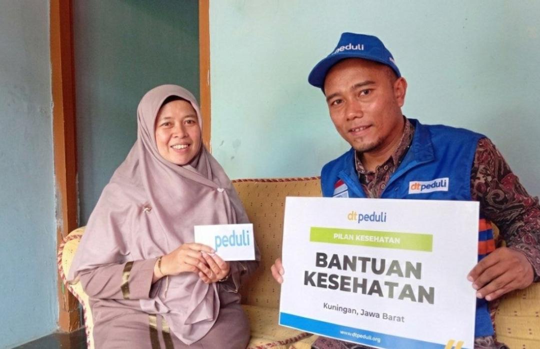 DT Peduli Kuningan Salurkan Bantuan Biaya Kesehatan untuk Penerima Manfaat di Desa Sindangagung dan Cipicung 