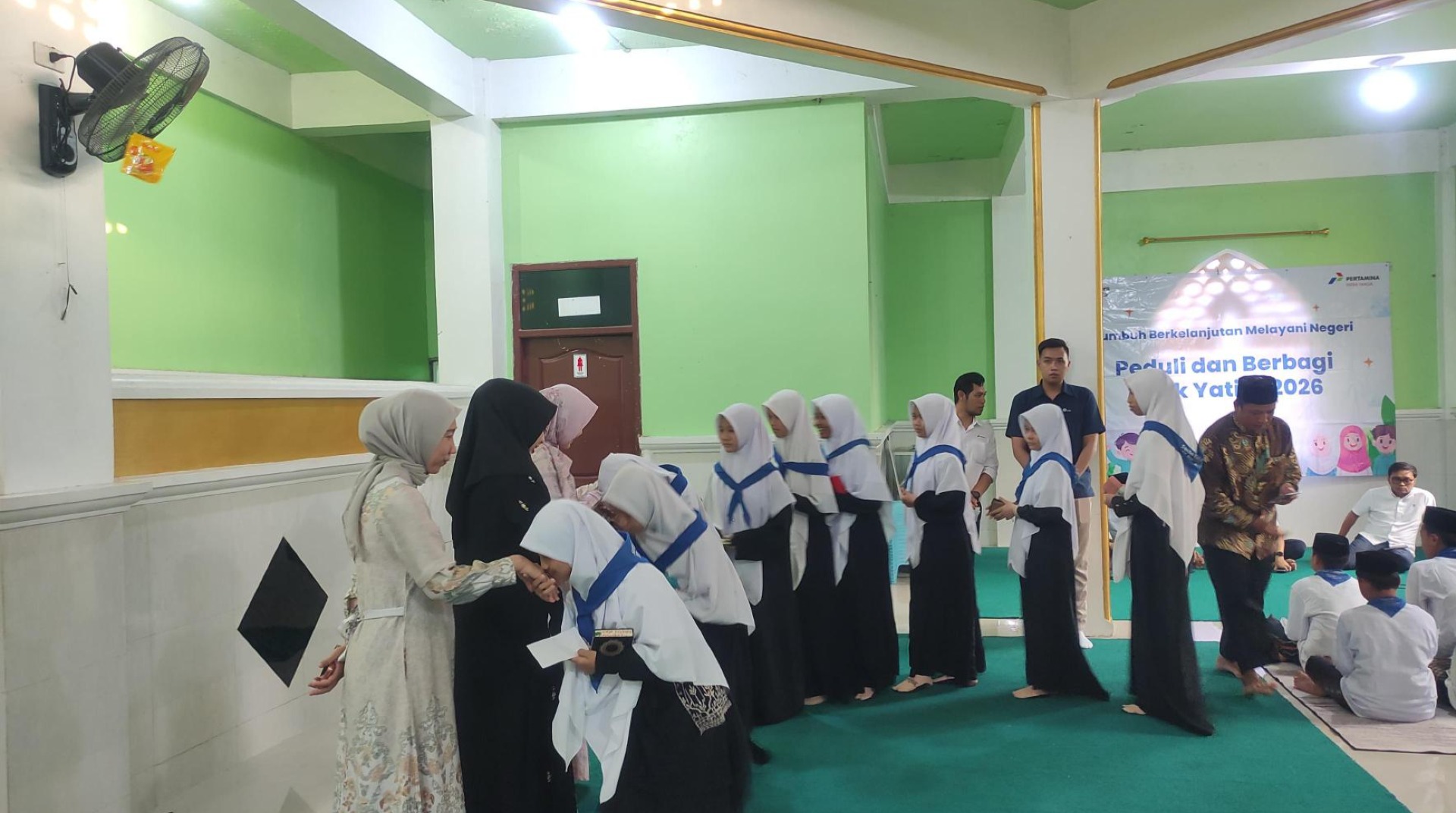 Pertamina Patra Niaga  Lampung Salurkan Dana Operasional untuk Rumah Tahfidz Quran DT Peduli Lampung 