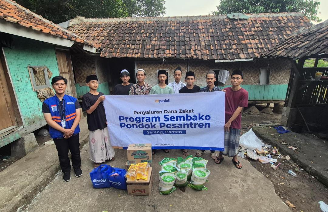 DT Peduli Serang Salurkan Sembako untuk Pesantren Riyadhul Awamil Darul Mubarak di Rancalutung