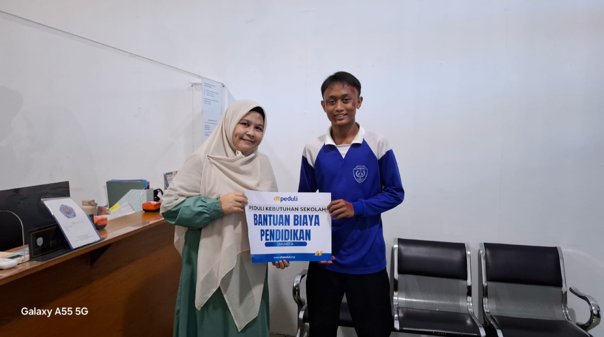 Jaga Keberlangsungan Pendidikan, DT Peduli Jakarta Saluran Bantuan SPP dan Buku untuk Siswa di Enam Sekolah 