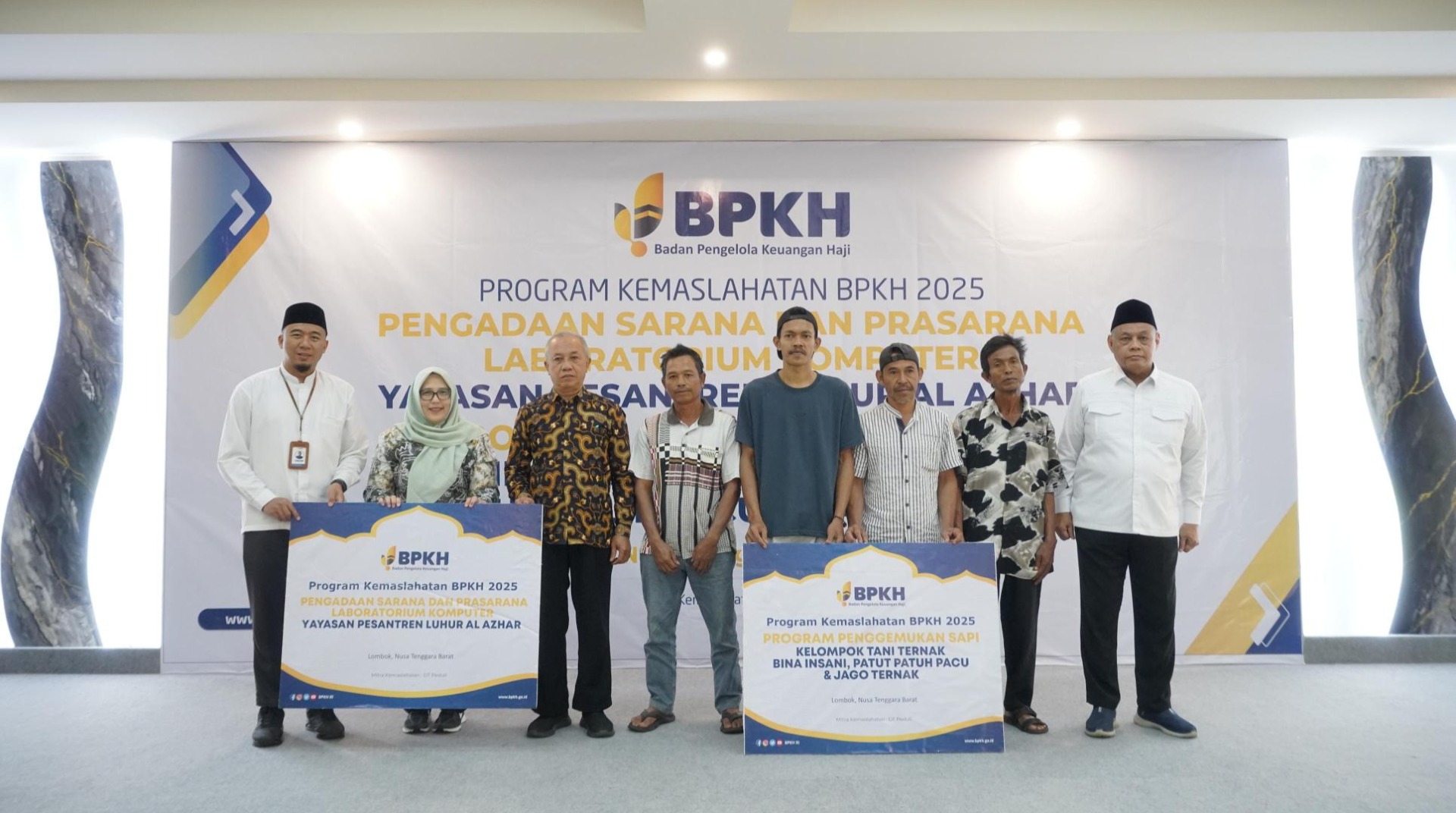 Wujudkan SDM Unggul dan Ekonomi Mandiri, BPKH RI Melalui DT Peduli NTB Salurkan Komputer dan Bantuan Ternak 