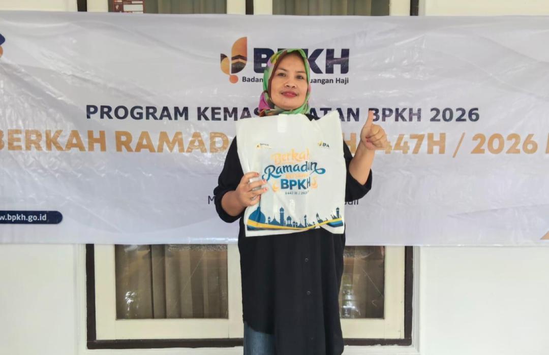 BPKH Sinergi dengan DT Peduli NTB Salurkan Paket Ibadah untuk Warga Desa Kota Raja 