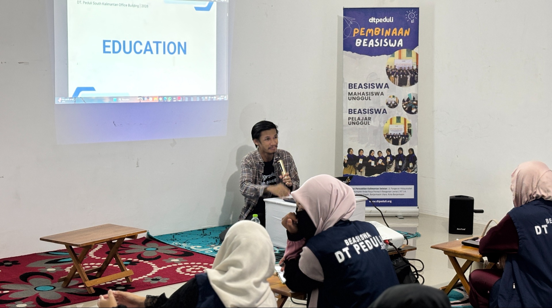 Menenun Asa di Kota Seribu Sungai, DT Peduli Kalsel Gelar Pembinaan dengan Tema Career Ready: Build Your Skill, Shape Your Future 